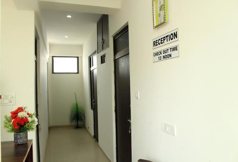 Hotel Max Guest House 12