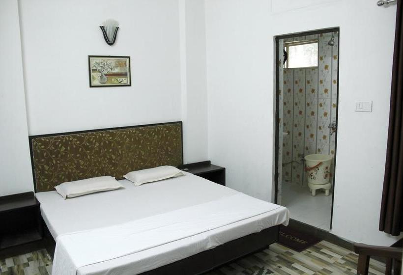 Hotel Max Guest House 6