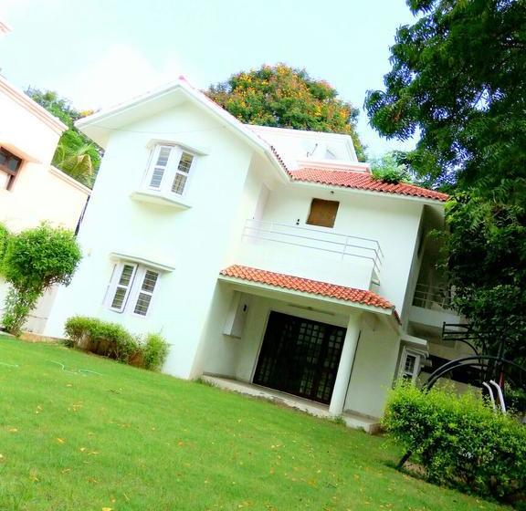 Bed and Breakfast Antra Hospitality Bodakdev Thaltej 12