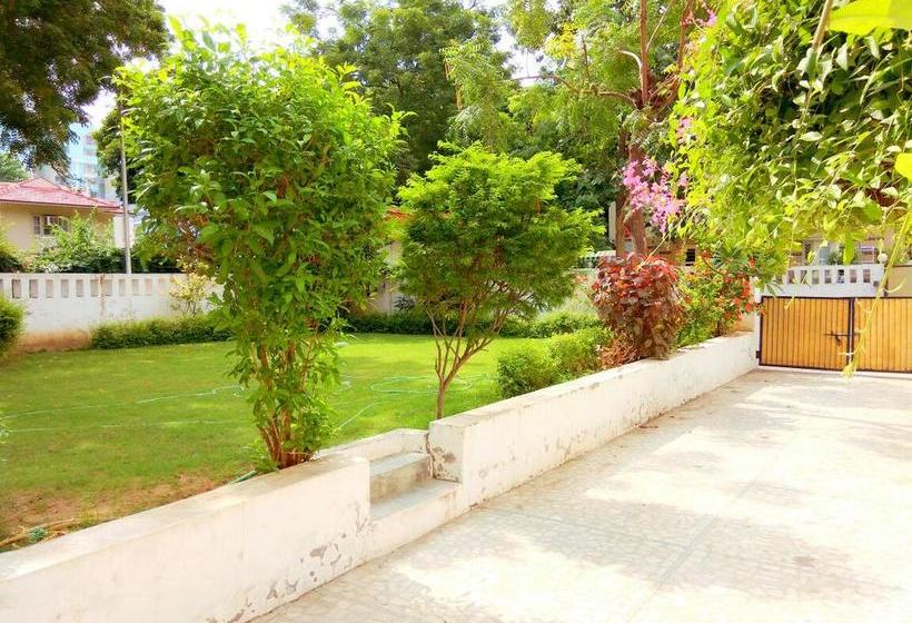 Bed and Breakfast Antra Hospitality Bodakdev Thaltej 5