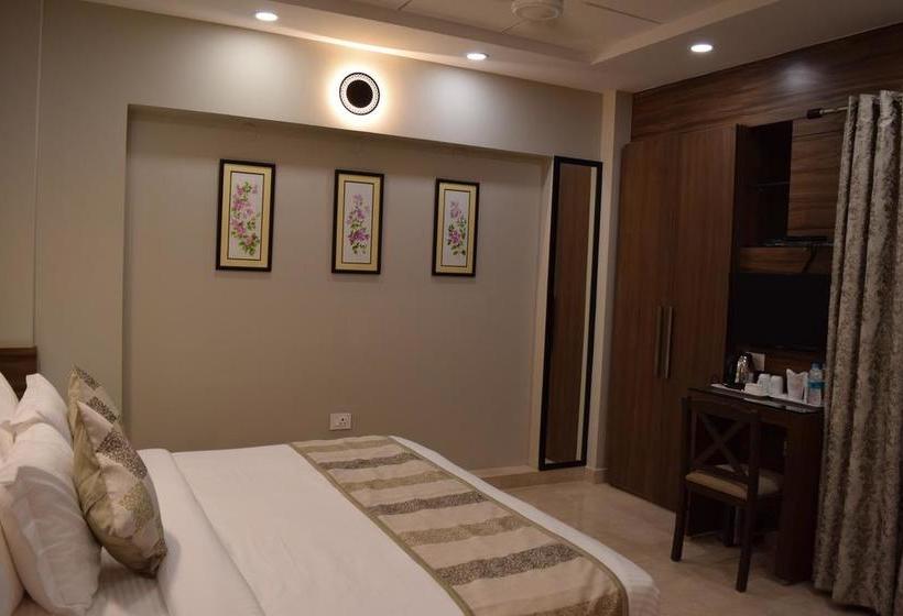 Hotel De Bougain Villa 10