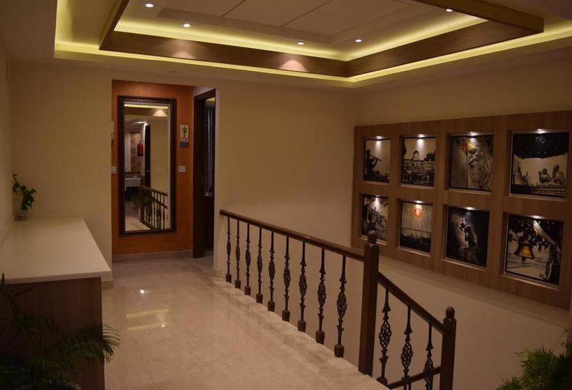 Hotel De Bougain Villa 11