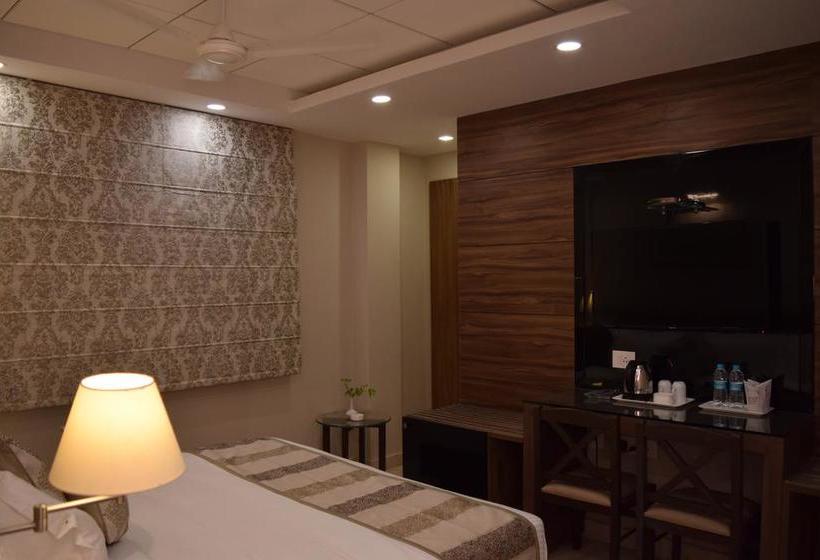 Hotel De Bougain Villa 13