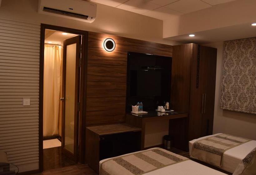 Hotel De Bougain Villa 7