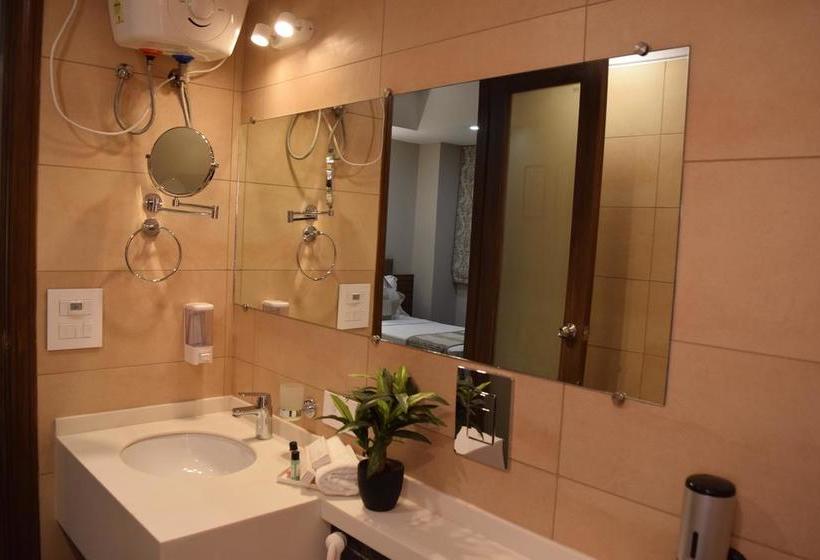 Hotel De Bougain Villa 8