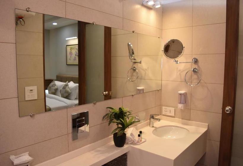 Hotel De Bougain Villa 9