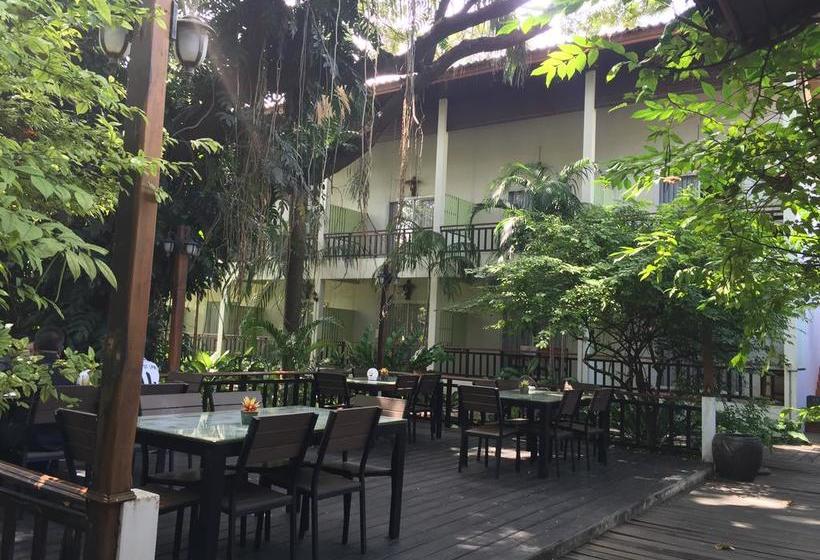 Tree House Hotel Sisaket 5