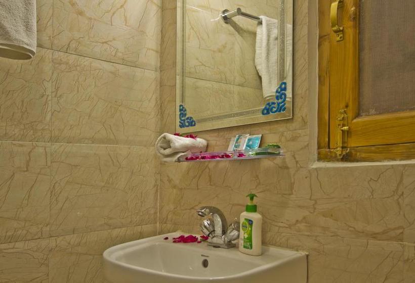 Hotel Motherland Cottage 12