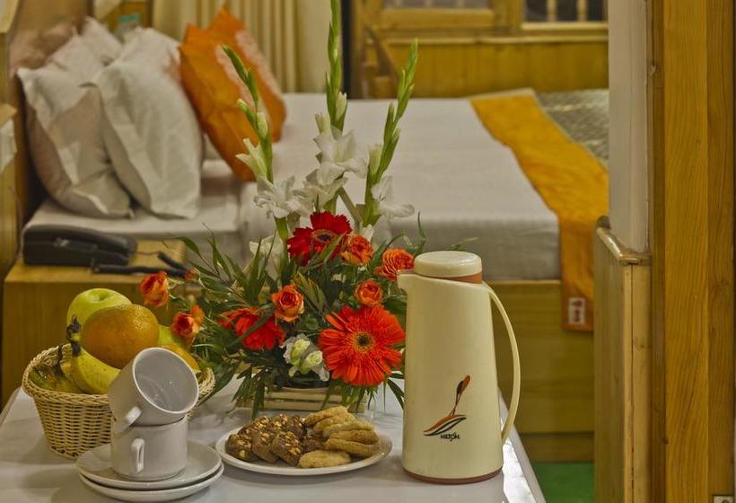 Hotel Motherland Cottage 8