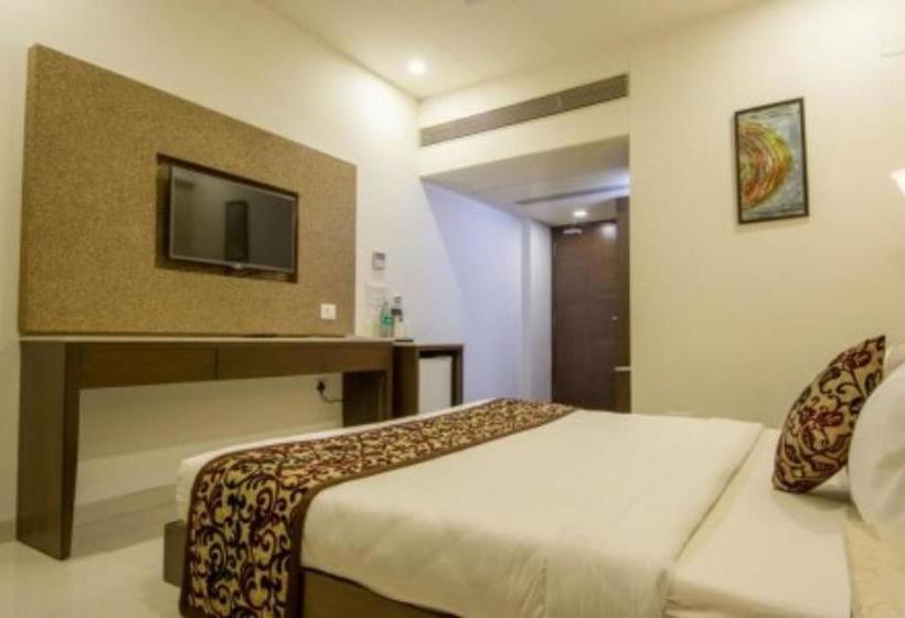 Hotel The Grand Vinayak 8