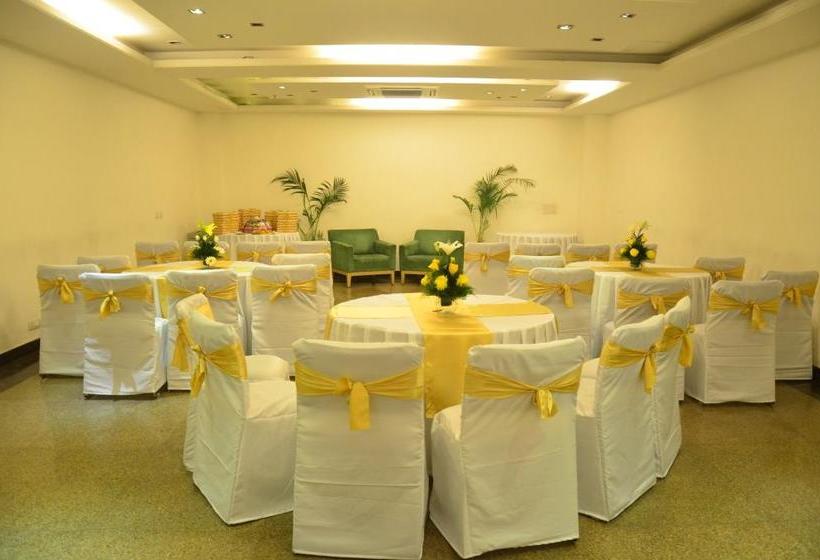 Rosewood Apartment Hotelgurgaon 16