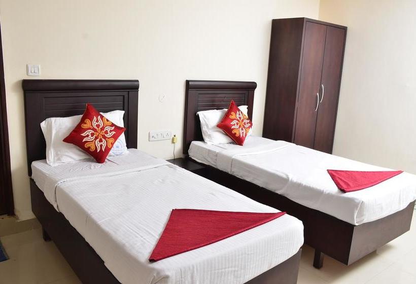 Hotel Sitara Grand 1