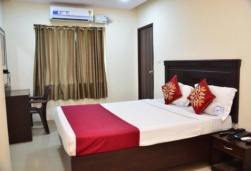 Hotel Sitara Grand 4