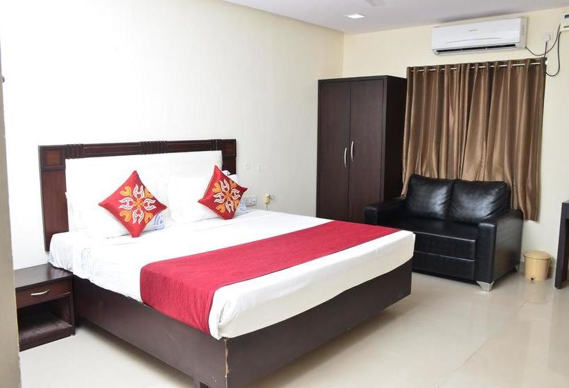 Hotel Sitara Grand 8