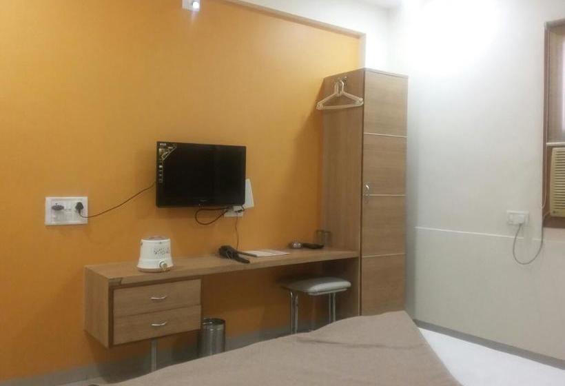 Tandoor Palace Hotel & Restaurant 11