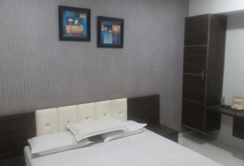 Tandoor Palace Hotel & Restaurant 12