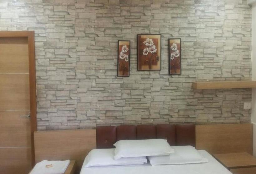 Tandoor Palace Hotel & Restaurant 8