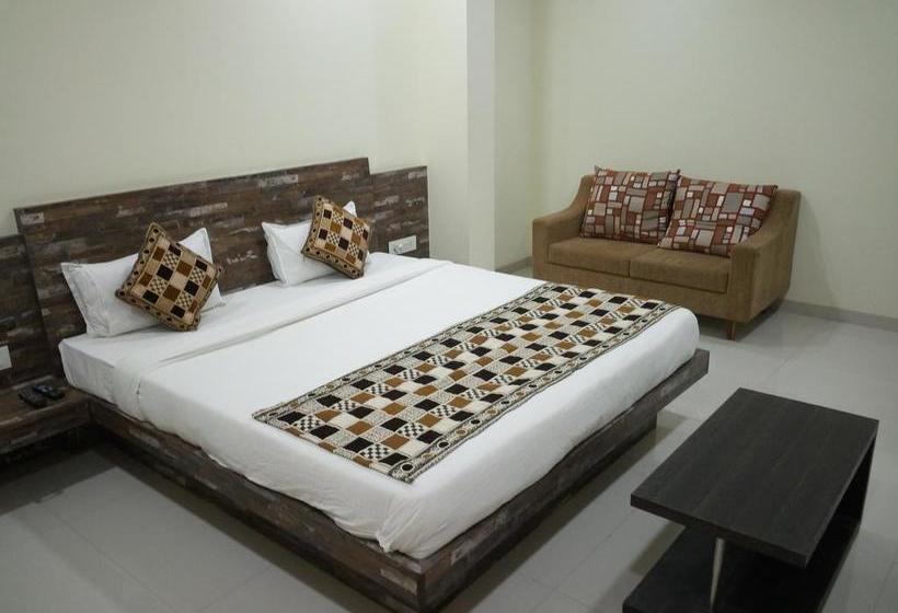Hotel Casa Green Shirdi 10