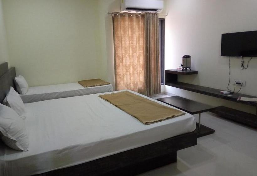 Hotel Casa Green Shirdi 11