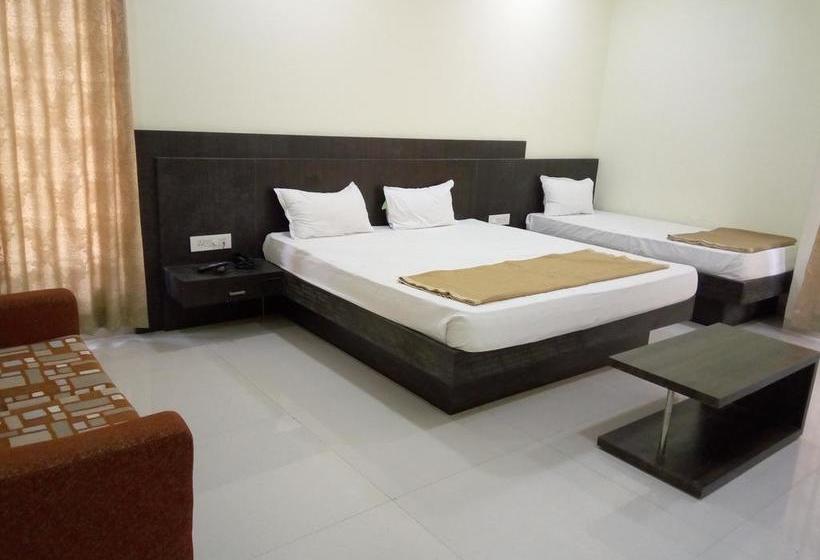 Hotel Casa Green Shirdi 12