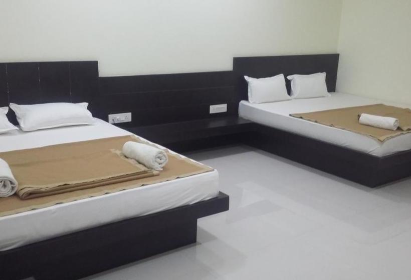 Hotel Casa Green Shirdi 13