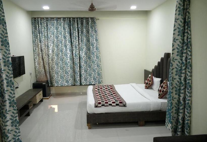 Hotel Casa Green Shirdi 16