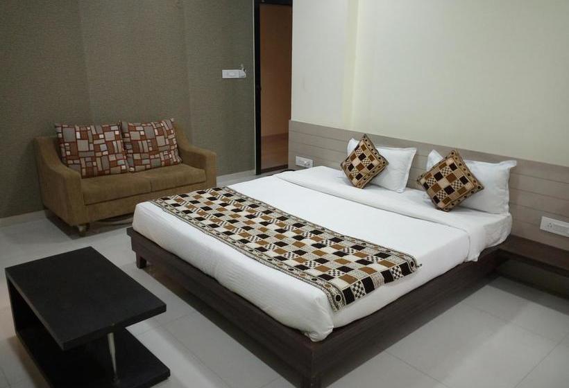 Hotel Casa Green Shirdi 2