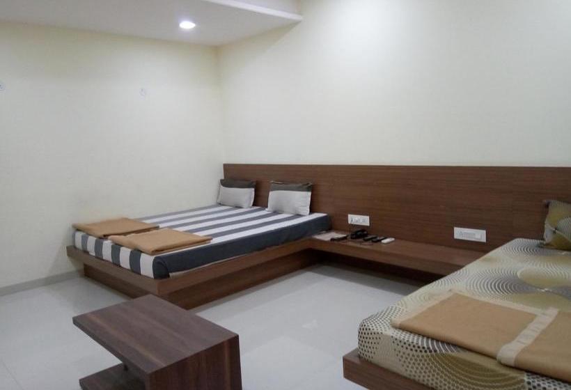 Hotel Casa Green Shirdi 3