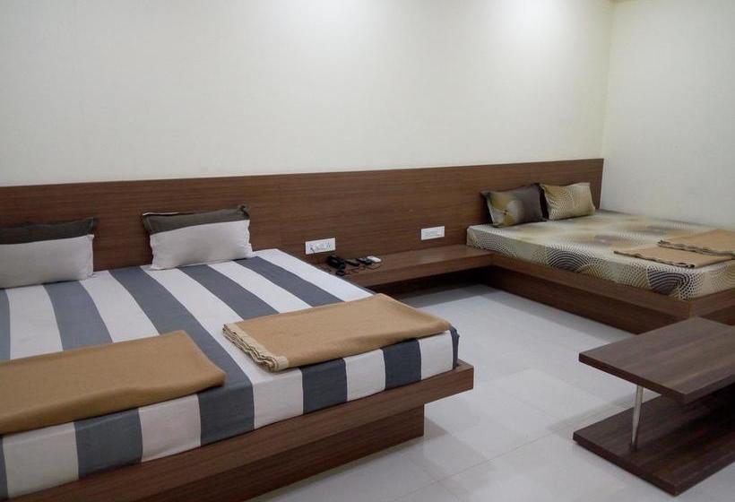 Hotel Casa Green Shirdi 4
