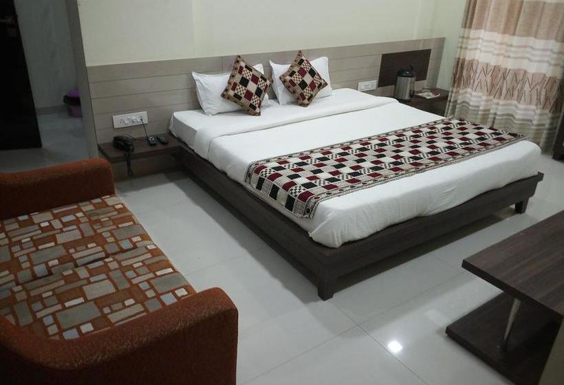 Hotel Casa Green Shirdi 6