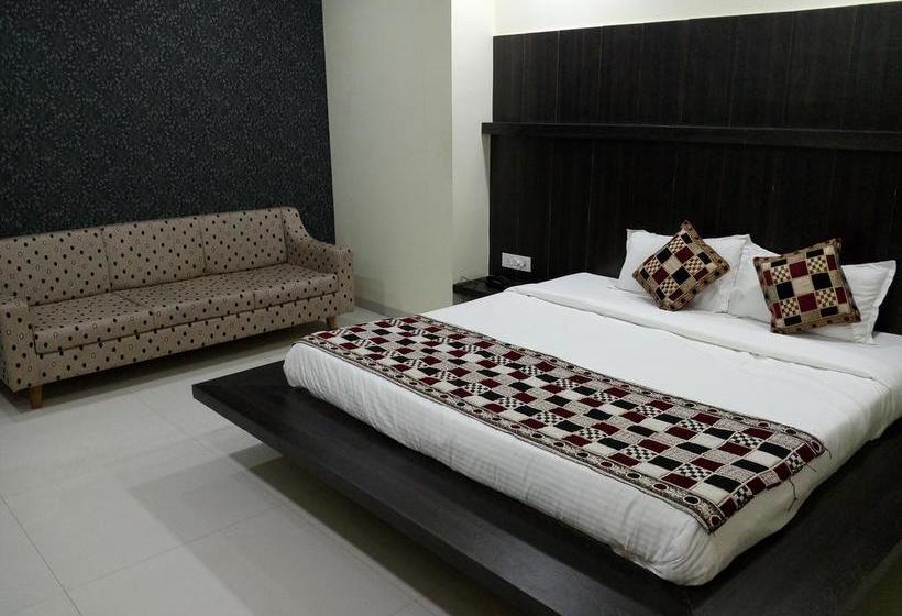 Hotel Casa Green Shirdi 7