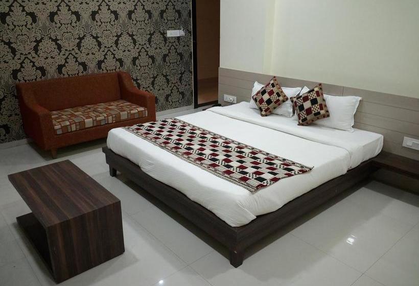 Hotel Casa Green Shirdi 8