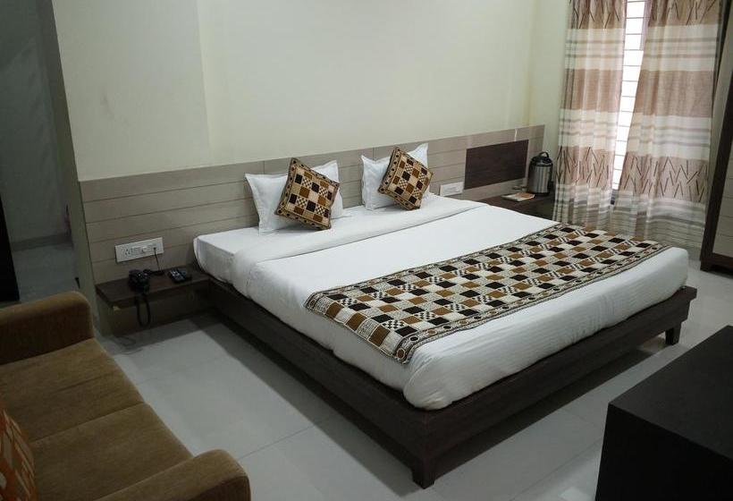 Hotel Casa Green Shirdi 9