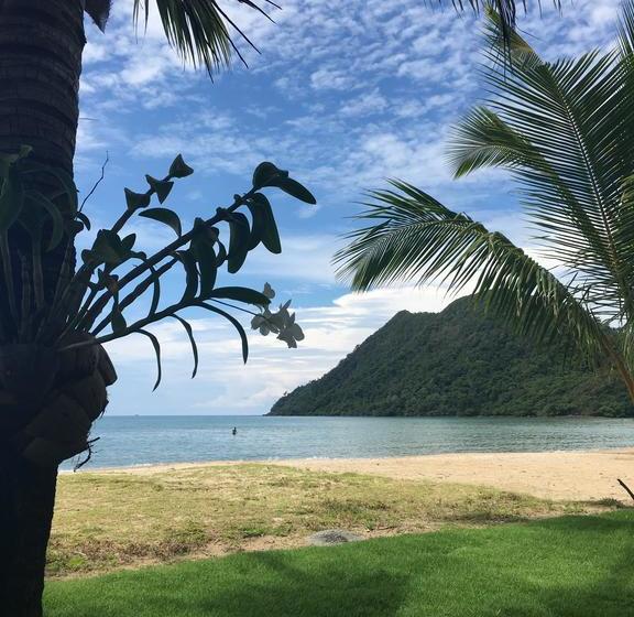 Resort Absolute Beachfront Villa 6