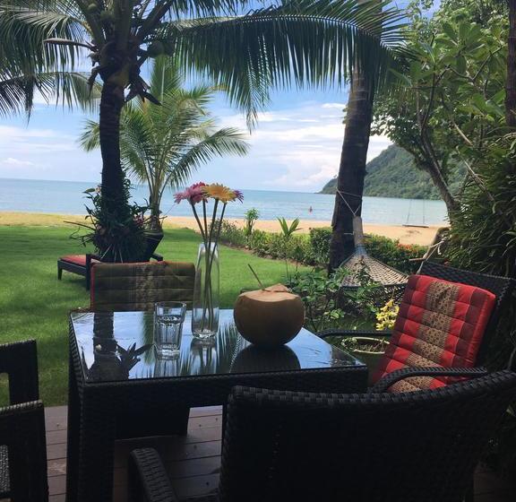 Resort Absolute Beachfront Villa 7