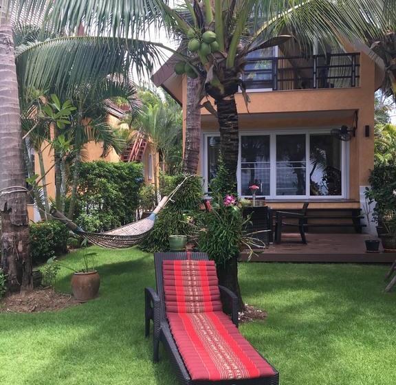 Resort Absolute Beachfront Villa 8