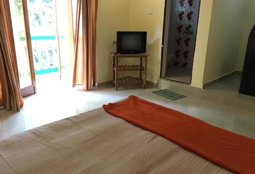 Hotel Oyo Stayout For Family At Calangute 12