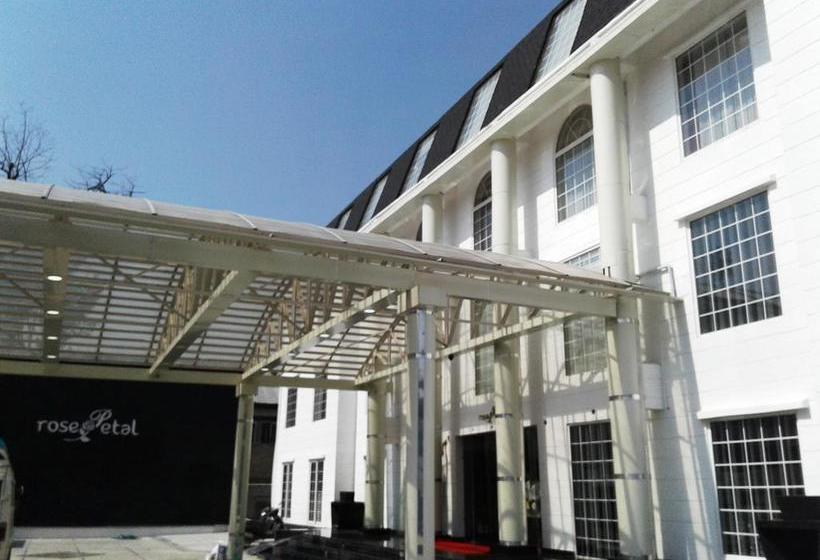 Hotel Rose Petal Srinagar Srinagar