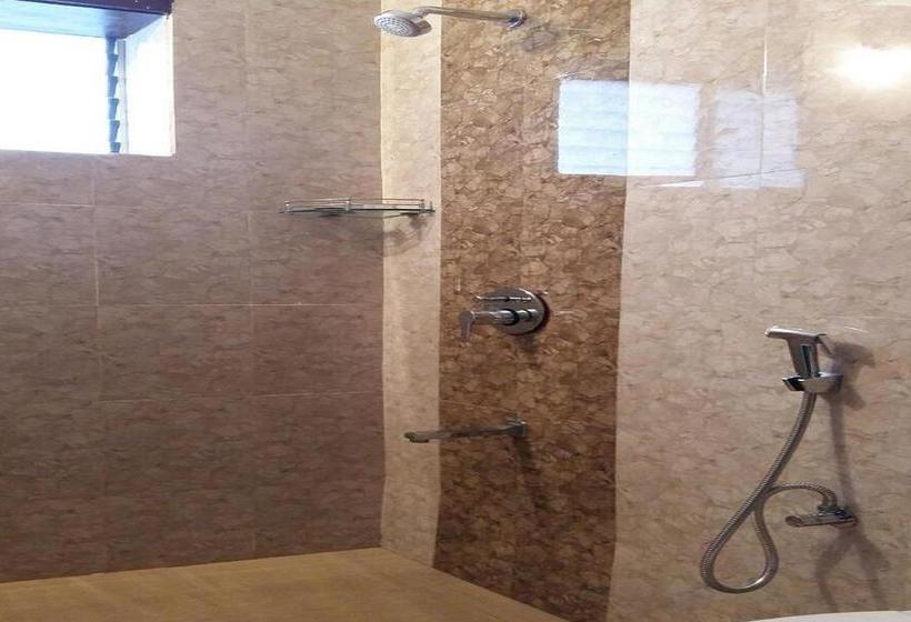 Hotel The Gulmohar Resort 6