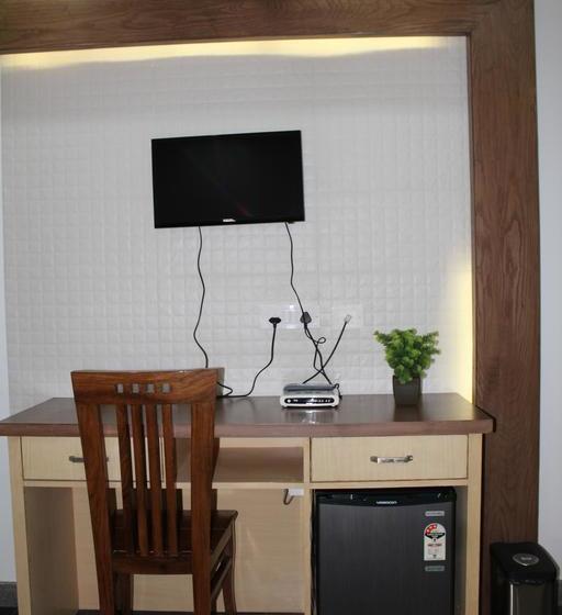 Hotel Dhauladhar Heights 12