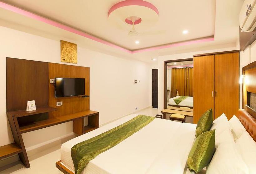 Hotel Treebo Palmyra Grand Suite 13