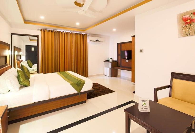 Hotel Treebo Palmyra Grand Suite 16