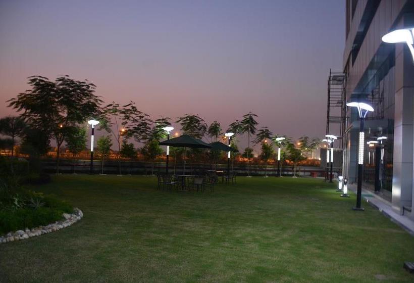 Hotel Hide Away Suites 6