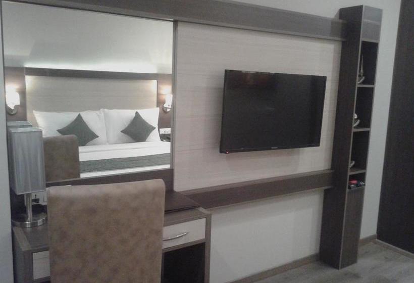 Hotel Hide Away Suites 8