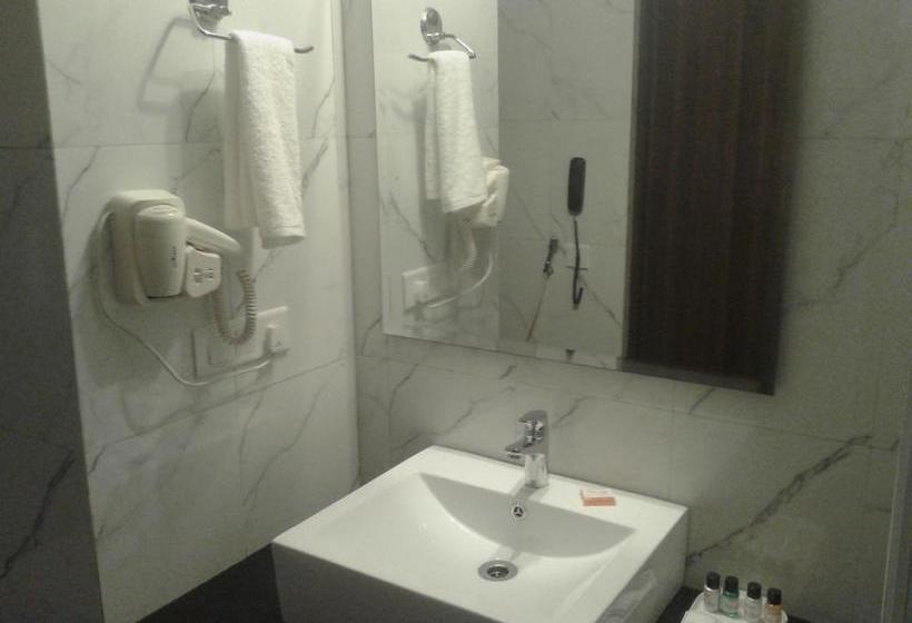 Hotel Hide Away Suites 9