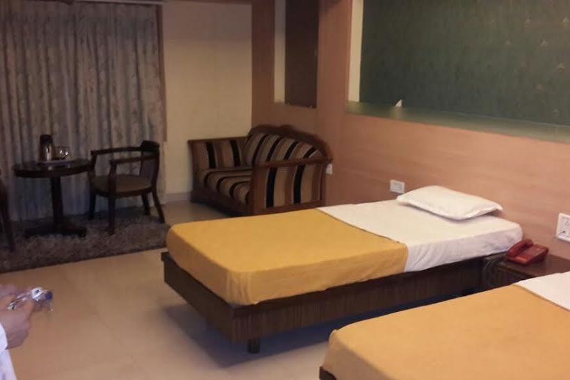 Hotel Poonam 11