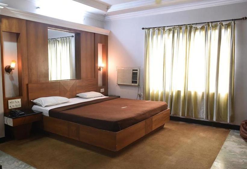 Hotel Poonam 13