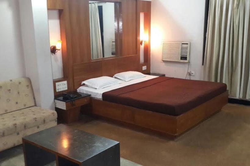Hotel Poonam 8