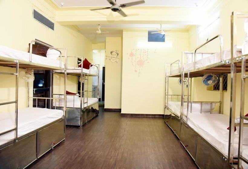 Hostel Flexi Stays 6