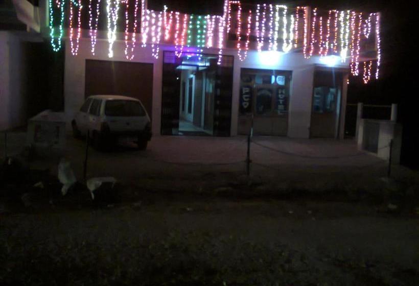 Hotel Deep Dinky Dine Pauri 14